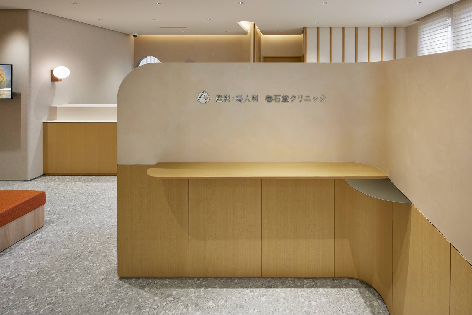 産科・婦人科クリニックの受付内装施工事例