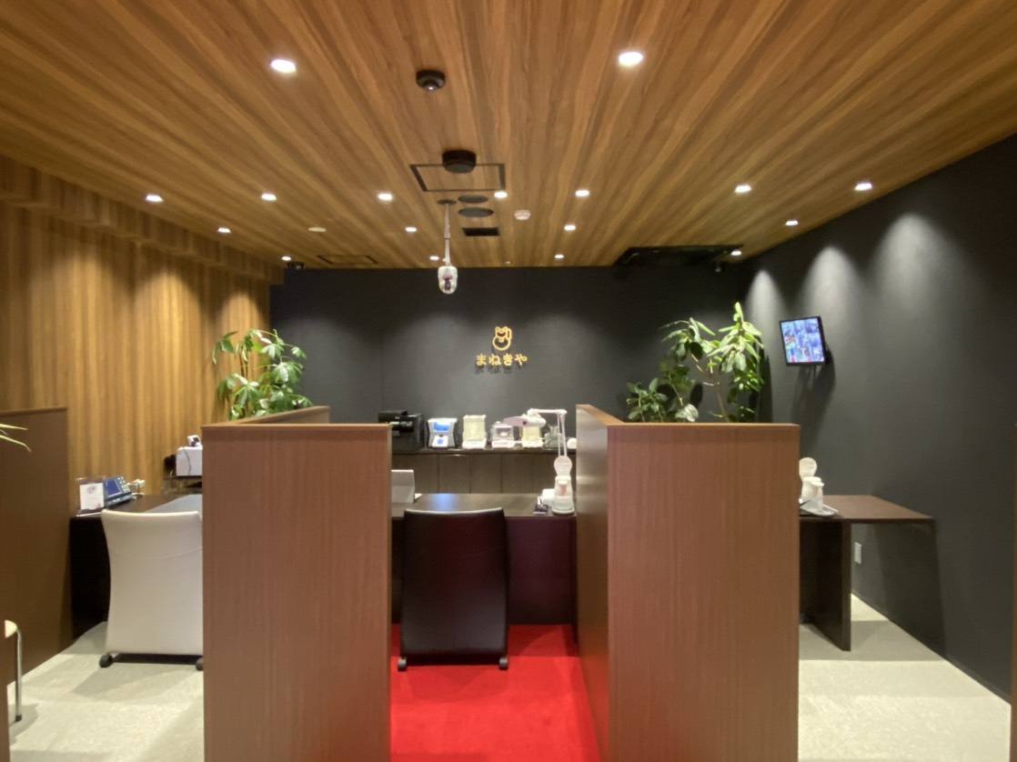 ブランド買取店の受付内装施工事例（大阪）