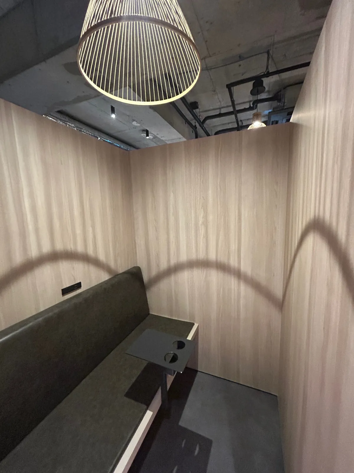 1on1 for Singles 上野店　カフェラウンジ 写真3